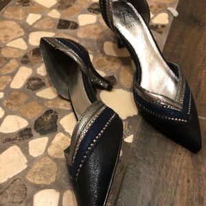 Your new favorite holiday party kitten heels!